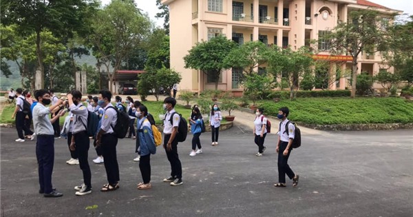 Lào Cai: Trên 95% học sinh khối THPT trở lại trường