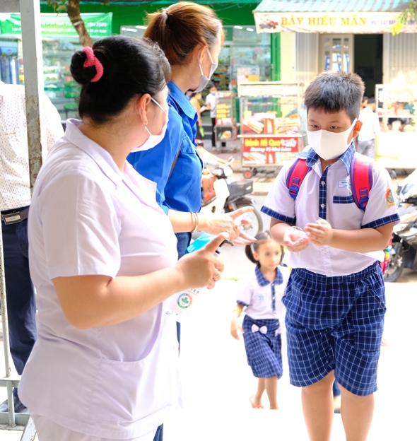 Hình ảnh cô trò Cần Thơ vui mừng ngày gặp lại - Ảnh minh hoạ 3