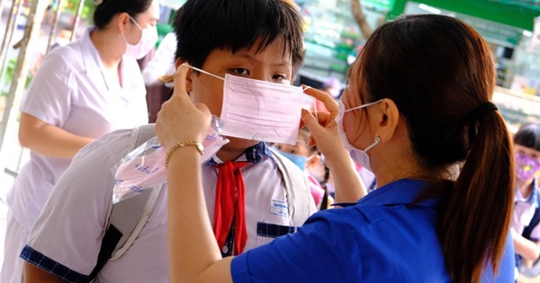 Hình ảnh cô trò Cần Thơ vui mừng ngày gặp lại