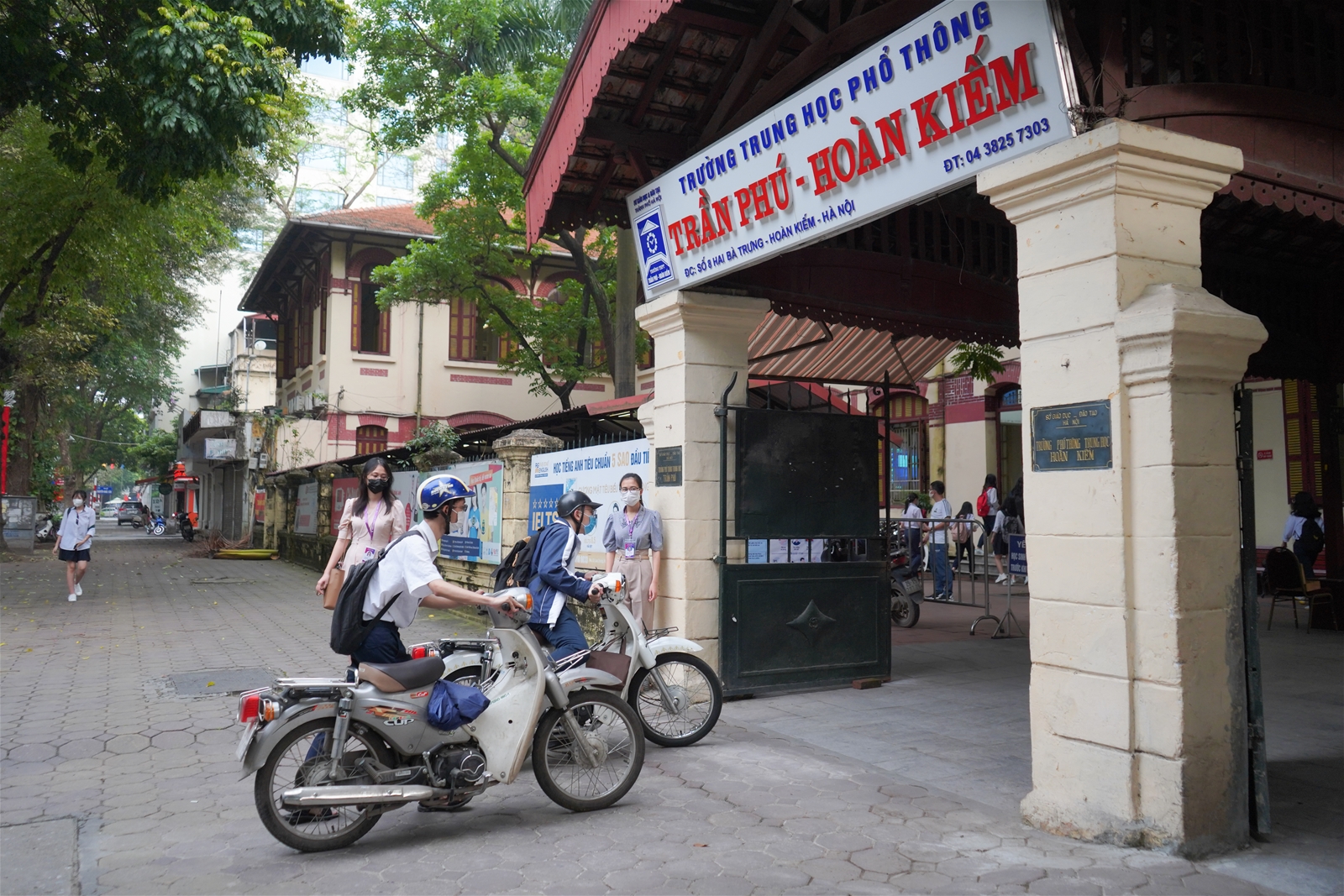 Học sinh Hà Nội háo hức trở lại trường học sau 3 tháng nghỉ phòng, chống Covid-19 - Ảnh minh hoạ 2