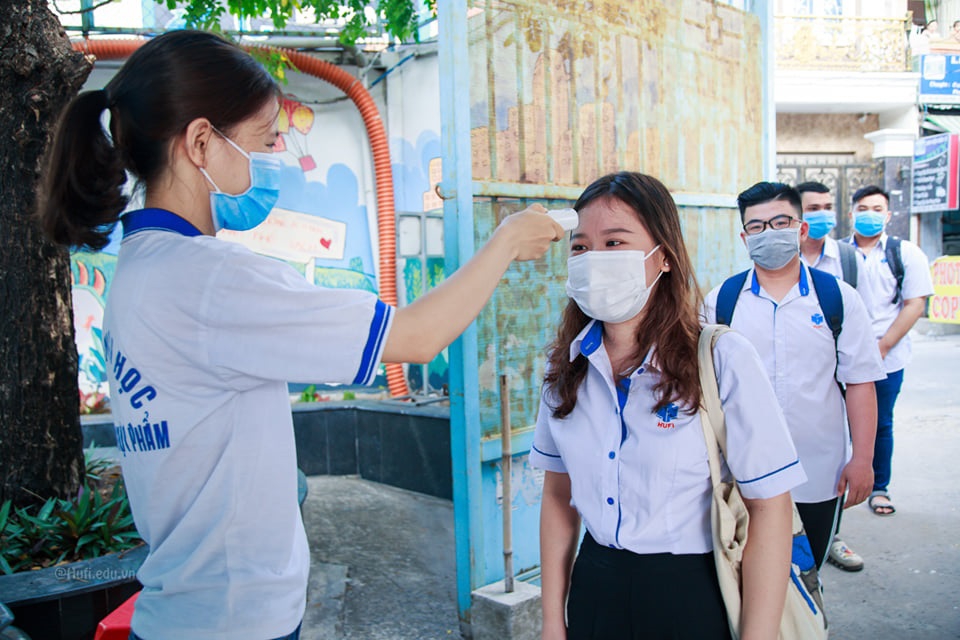 Sinh viên hàng loạt trường đại học phía Nam phấn chấn trở lại giảng đường - Ảnh minh hoạ 7