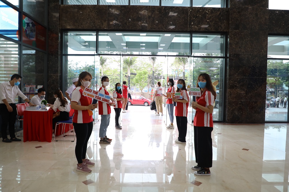 Sinh viên hàng loạt trường đại học phía Nam phấn chấn trở lại giảng đường - Ảnh minh hoạ 10