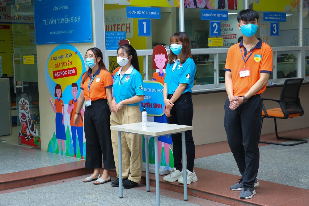 Sinh viên hàng loạt trường đại học phía Nam phấn chấn trở lại giảng đường - Ảnh minh hoạ 4