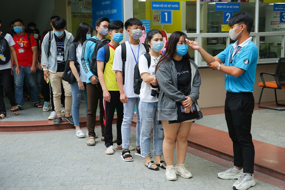 Sinh viên hàng loạt trường đại học phía Nam phấn chấn trở lại giảng đường - Ảnh minh hoạ 5