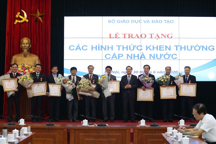 Trao tặng các hình thức khen thưởng cấp Nhà nước với 11 cá nhân cơ quan Bộ GD&ĐT - Ảnh minh hoạ 2