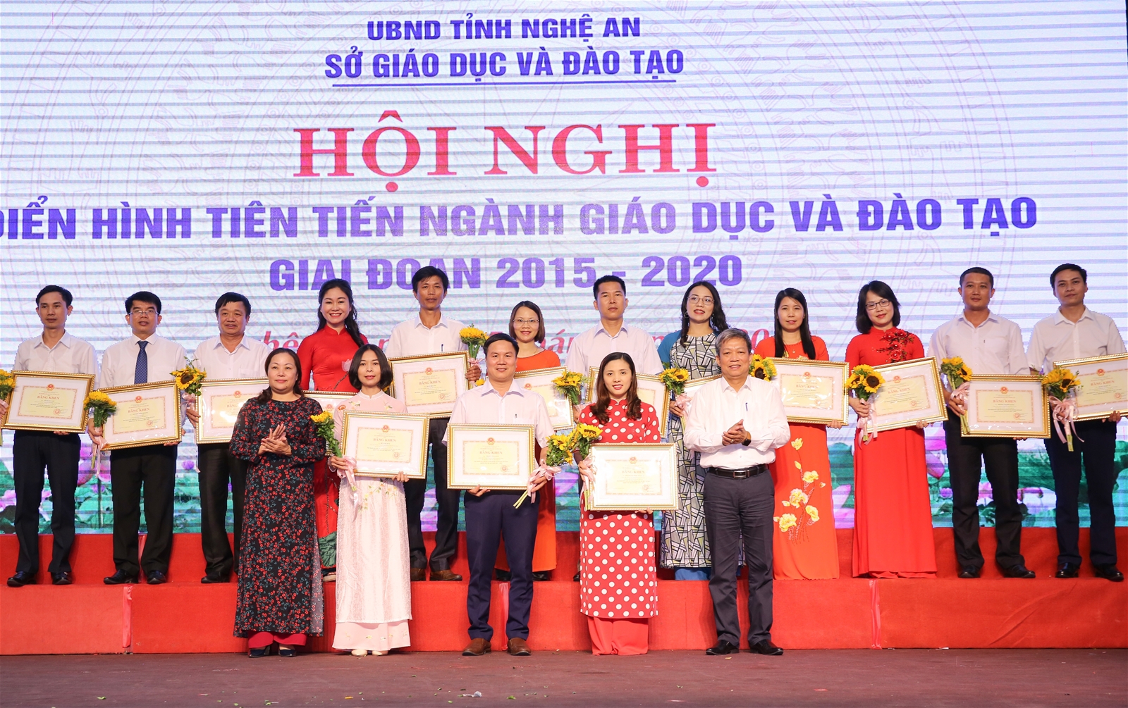 Nghệ An: Tôn vinh 153 cá nhân, tập thể điển hình tiên tiến ngành giáo dục - Ảnh minh hoạ 5