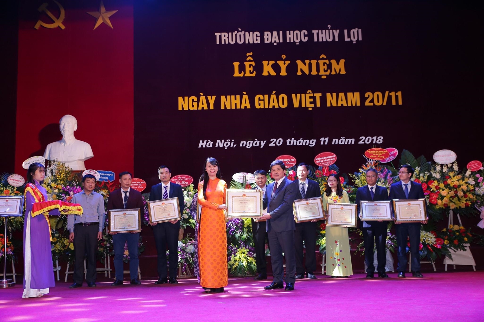 Nữ phó giáo sư ngành kỹ thuật 