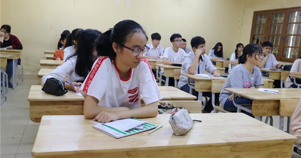 Tỉ lệ "chọi" cao chót vót vào trường THPT tốp đầu tại Hà Nội