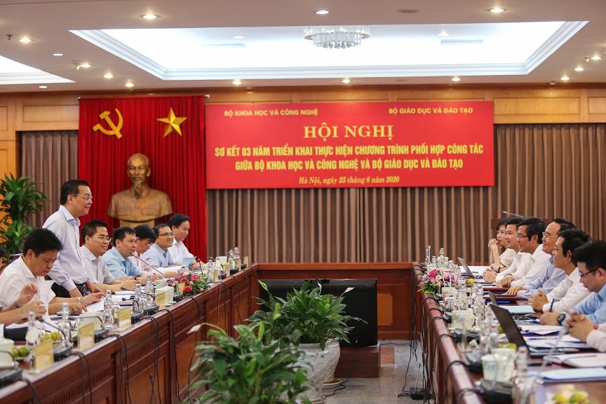 Đẩy mạnh hoạt động khoa học công nghệ, chuyển đổi số trong Giáo dục - Ảnh minh hoạ 3