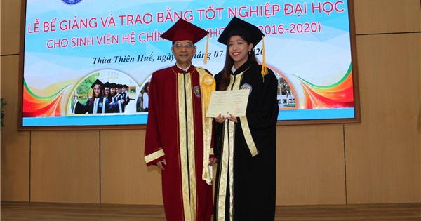 Trường Đại học Kinh tế Huế trao bằng tốt nghiệp cho 565 sinh viên