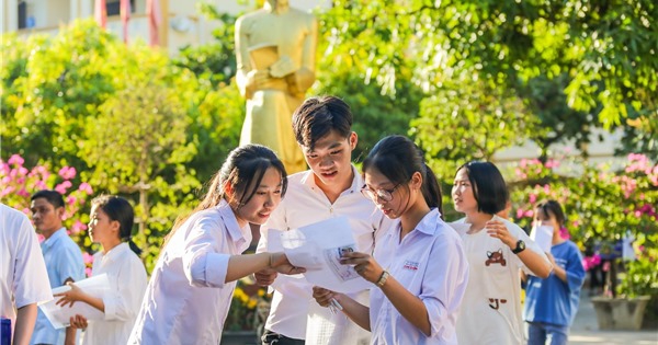 Nghệ An: Thủ khoa các lớp chuyên Phan Bội Châu đến từ nhiều trường huyện