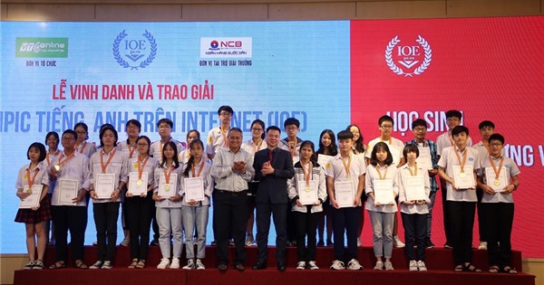 Vinh danh và trao giải Olympic tiếng Anh trên Internet (IOE) năm học 2019-2020