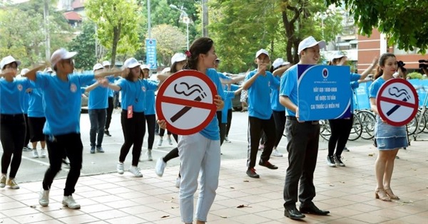 Trường học không khói thuốc: Làm gì để luật đi vào cuộc sống?