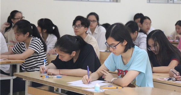 Trường chuyên đầu tiên của Hà Nội thi tuyển sinh vào lớp 10 với tỉ lệ chọi "khủng"
