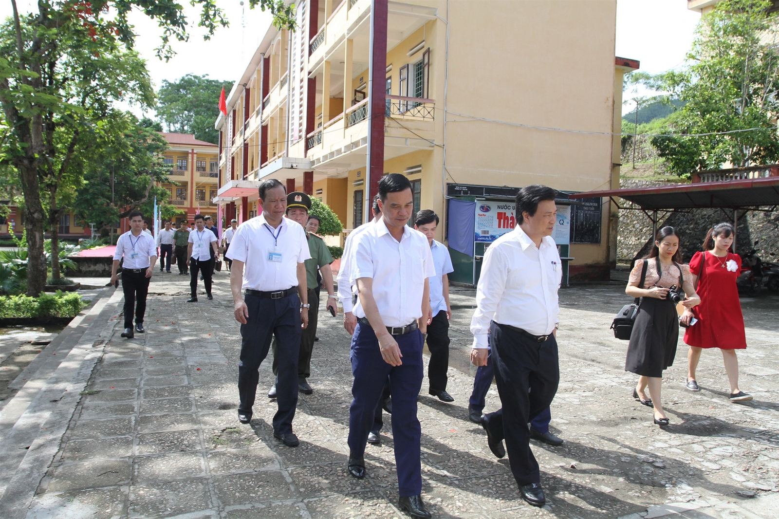 Thứ trưởng Nguyễn Hữu Độ: Chuẩn bị kỹ lưỡng cơ sở vật chất phục vụ thi tốt nghiệp THPT - Ảnh minh hoạ 3
