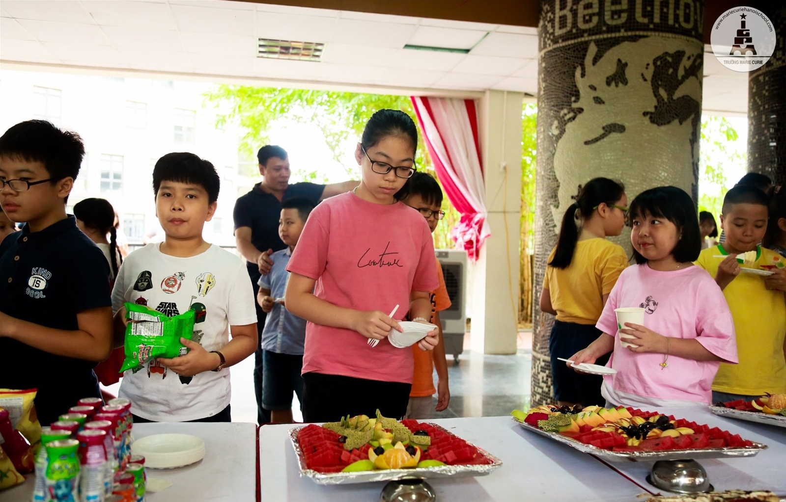 Ngôi trường sáng thi, tối công bố điểm, học sinh thi như đi picnic - Ảnh minh hoạ 3