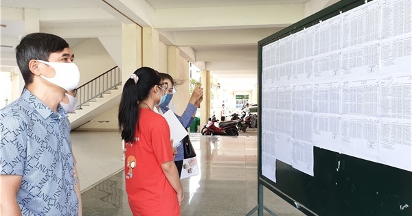 Hải Phòng: Học sinh lớp 10 Trường chuyên Trần Phú làm thủ tục nhập học trong điều kiện phòng dịch