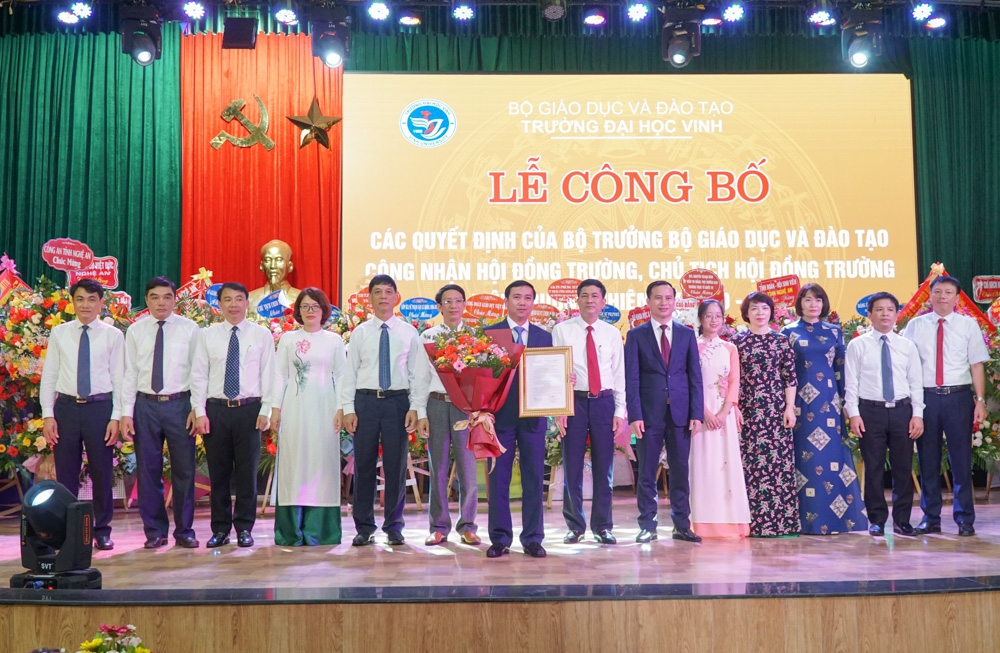 Công bố Chủ tịch Hội đồng trường, Hiệu trưởng Trường ĐH Vinh nhiệm kỳ 2020-2025 - Ảnh minh hoạ 3