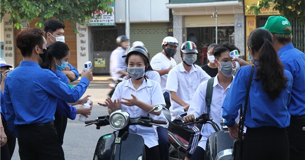 Một kỳ thi nghiêm túc và ấm tình người