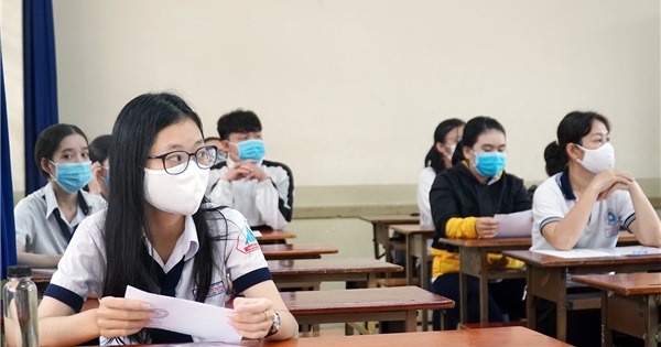 Sáng nay thi tổ hợp Khoa học tự nhiên, Khoa học xã hội: Phòng dịch nghiêm túc, thí sinh tự tin