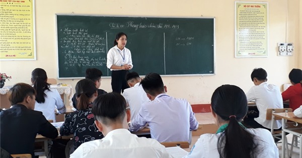 Hòa Bình: Dùng xuồng cao tốc vận chuyển đề thi vùng lòng hồ Sông Đà