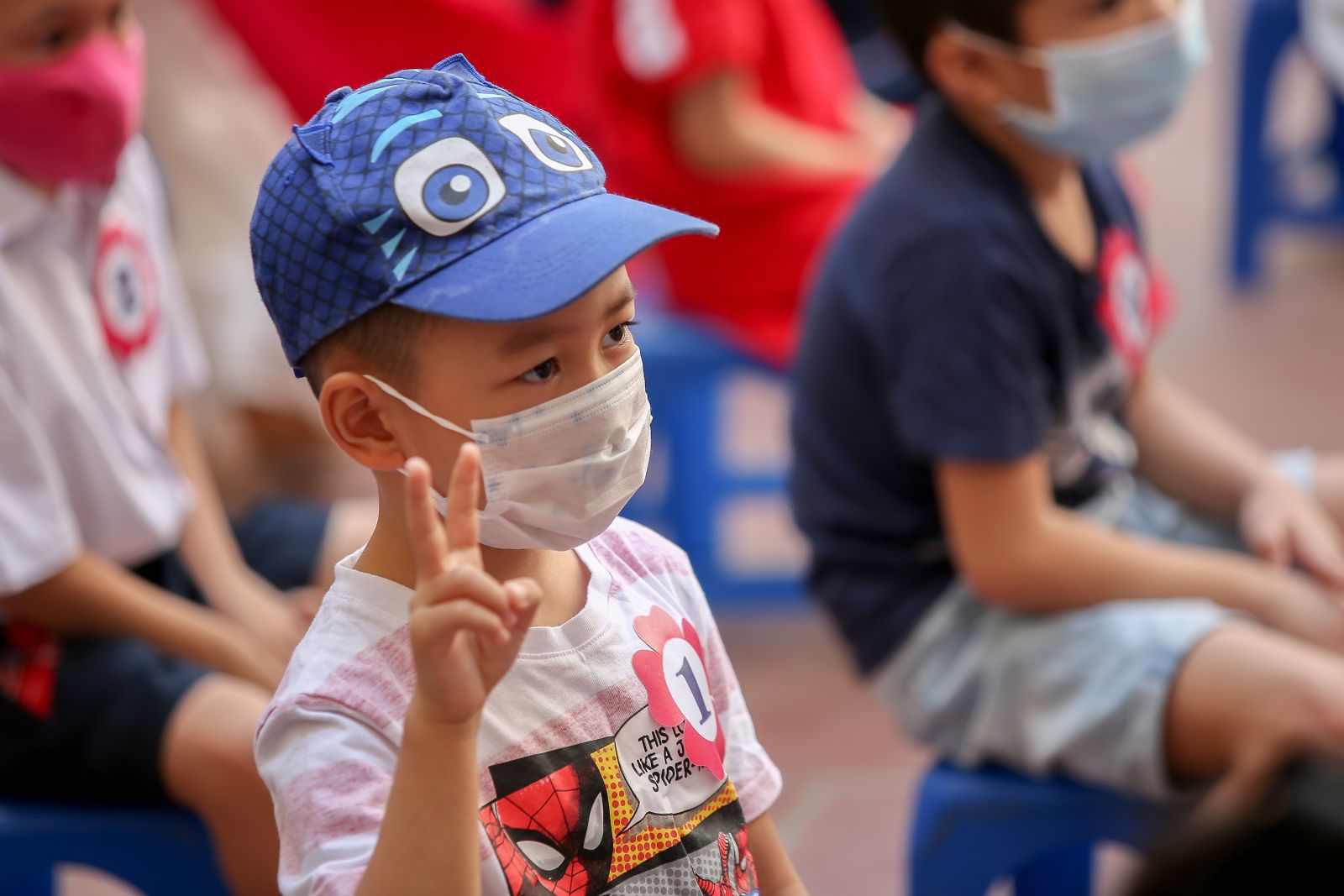 Học sinh Hà Nội đeo khẩu trang hồ hởi tựu trường - Ảnh minh hoạ 9