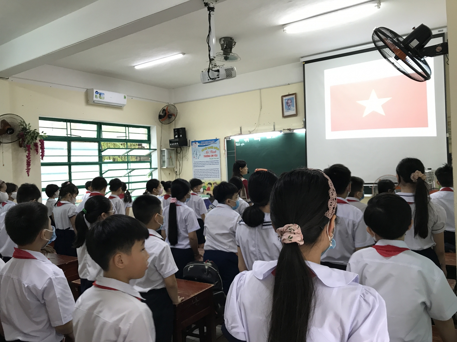Học sinh lớp 1 Đà Nẵng háo hức trong ngày đầu tiên đi học - Ảnh minh hoạ 10