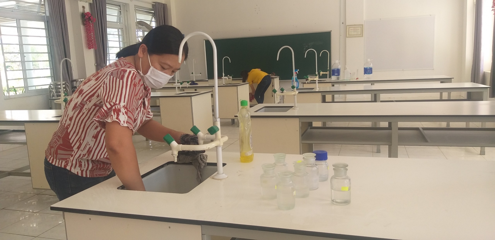 Đà Nẵng: Các trường học khử khuẩn, vệ sinh trường lớp để đón học sinh đi học - Ảnh minh hoạ 5