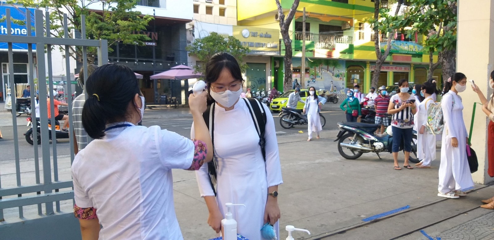 Đà Nẵng: Học sinh náo nức đến trường trở lại