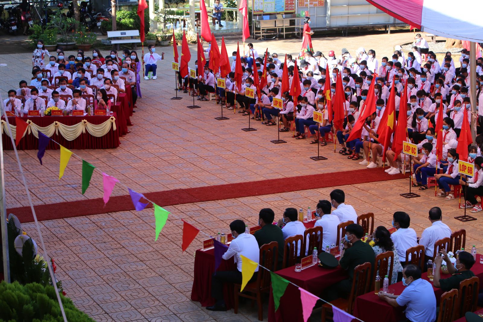 Niềm vui ngày khai trường vùng khó Quảng Trị