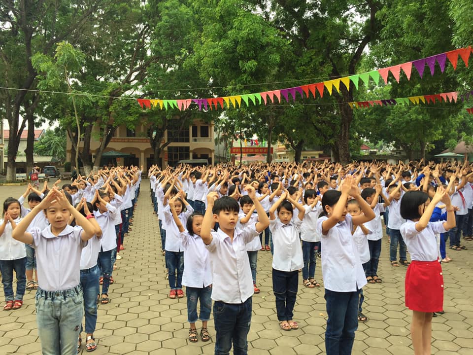 Ban hành Thông tư Điều lệ trường Tiểu học: Không được ép buộc học sinh mua tài liệu tham khảo