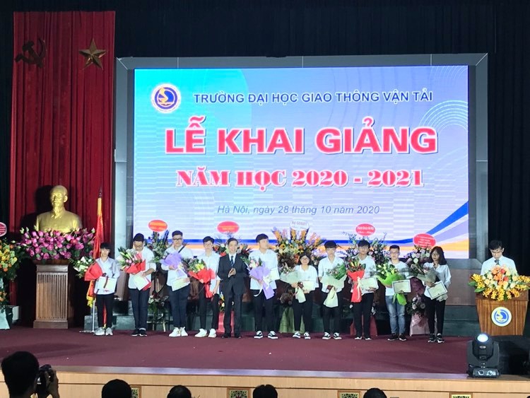 Hoạt động ý nghĩa trong Lễ khai giảng tại Trường Đại học Giao thông vận tải - Ảnh minh hoạ 3