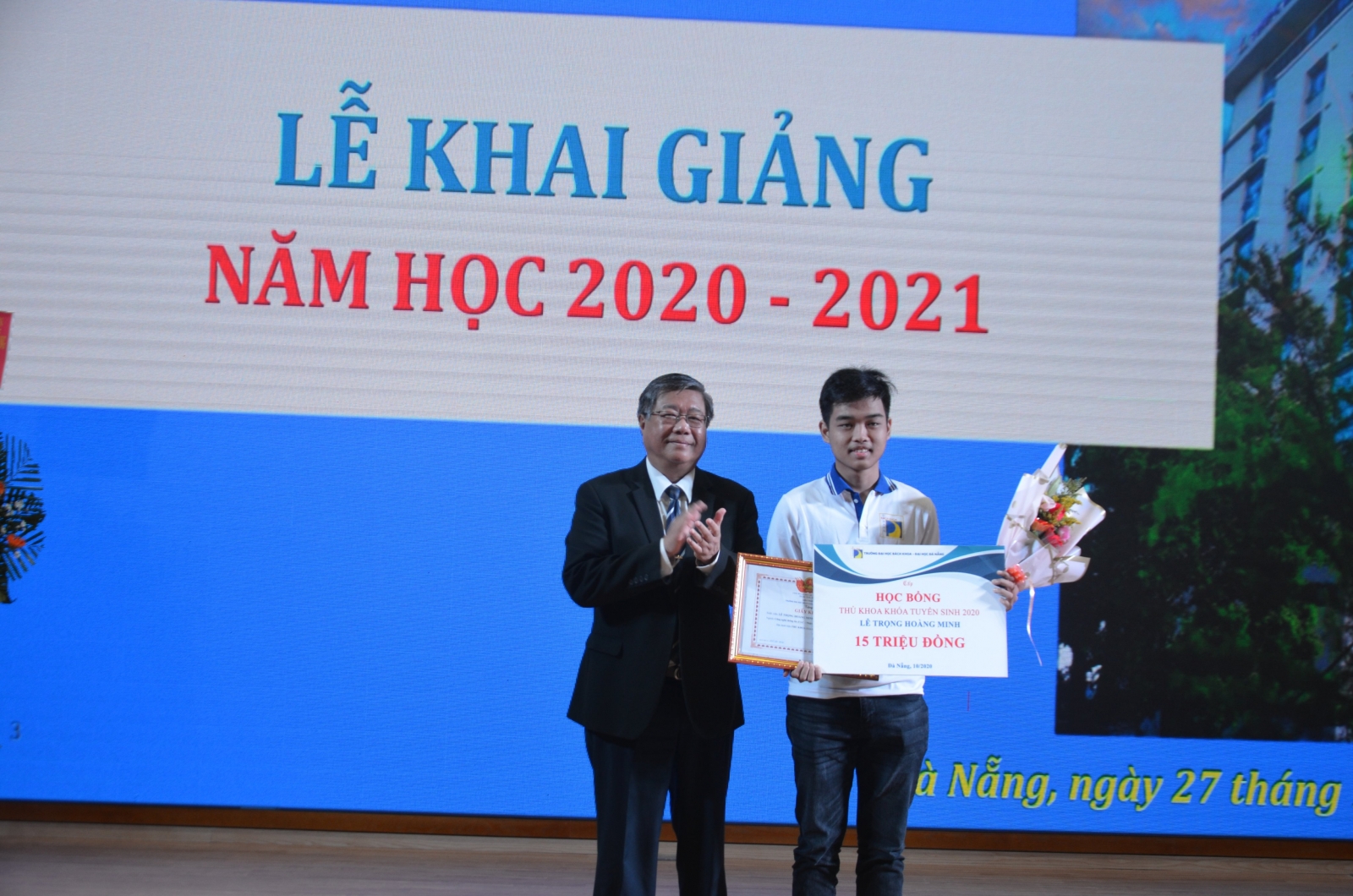 3.200 tân sinh viên Trường ĐH Bách khoa (ĐH Đà Nẵng) khai giảng năm học mới - Ảnh minh hoạ 2