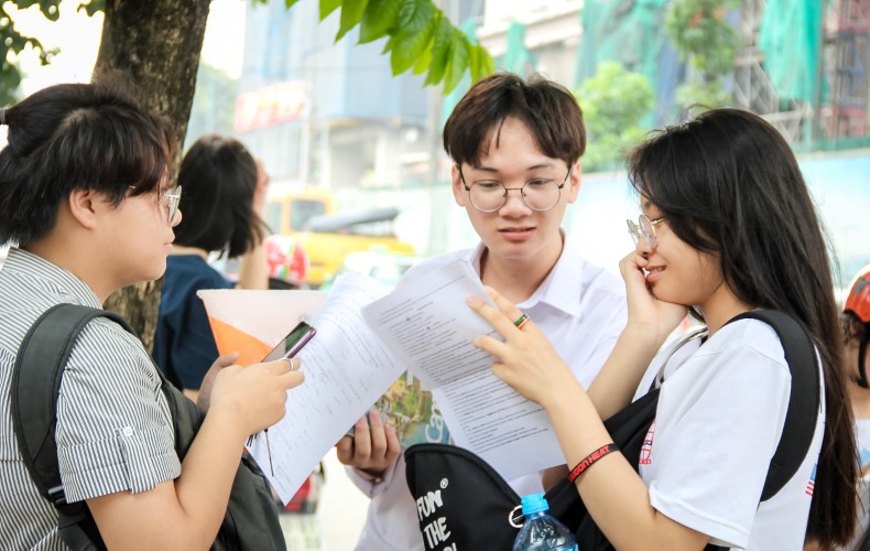 Nóng vội trong tuyển sinh: Mất nhiều hơn được