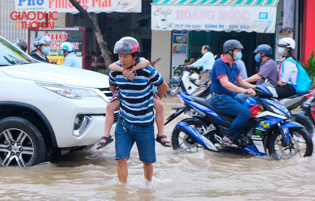 Nhà trường điều chỉnh giờ học né triều cường - Ảnh minh hoạ 2