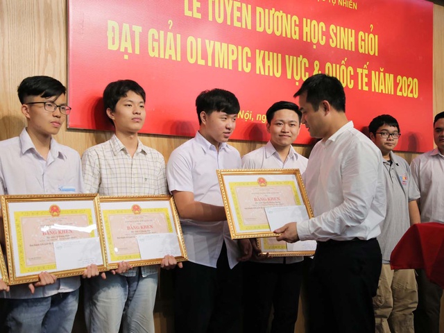 Mùa vàng Olympic của học sinh Trường THPT chuyên KHTN