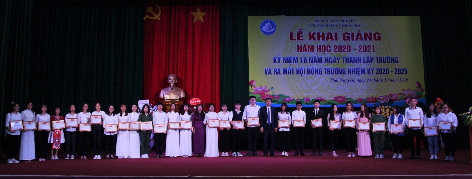 Trường Đại học Khoa học tổ chức khai giảng năm học mới 2020 – 2021 - Ảnh minh hoạ 7