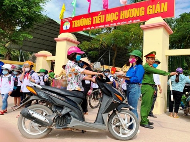 Bắc Giang: “Cổng trường an toàn giao thông – thân thiện” ở trường Tiểu học Hương Gián