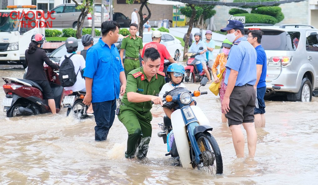 Nhà trường điều chỉnh giờ học né triều trường - Ảnh minh hoạ 11