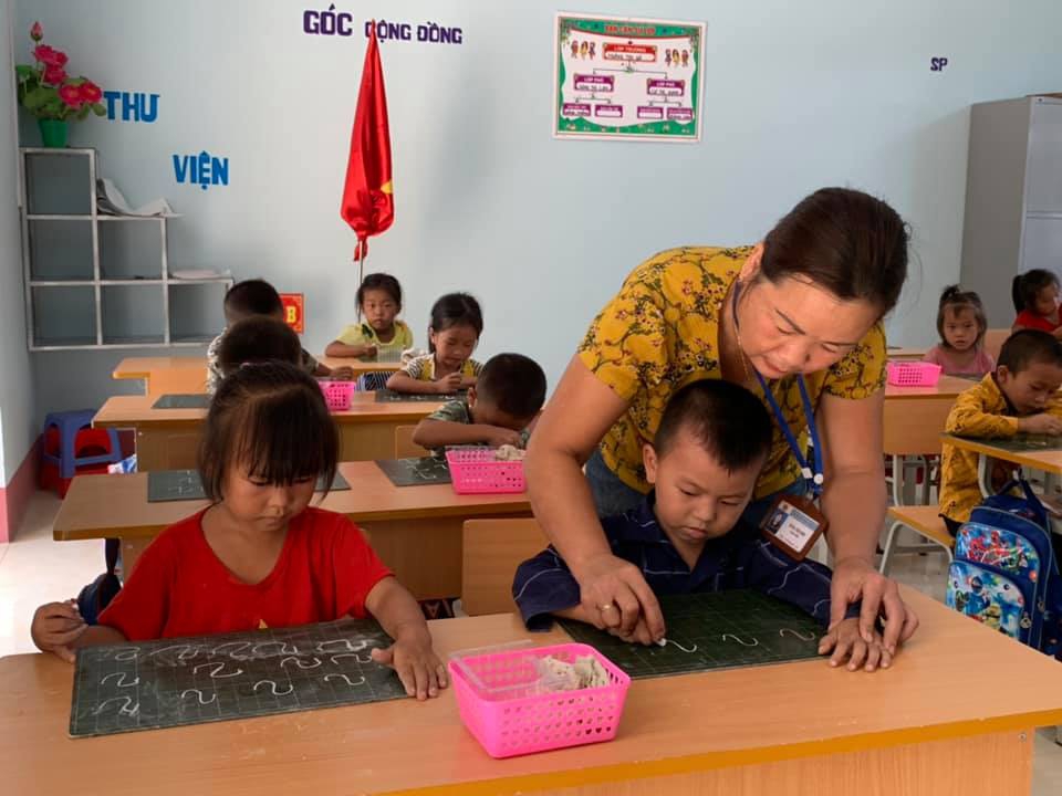 Dạy học theo CTGDPT 2018 ở lớp 1:  Thầy cô đóng vai trò “nhóm lửa, giữ lửa, truyền lửa” - Ảnh minh hoạ 3