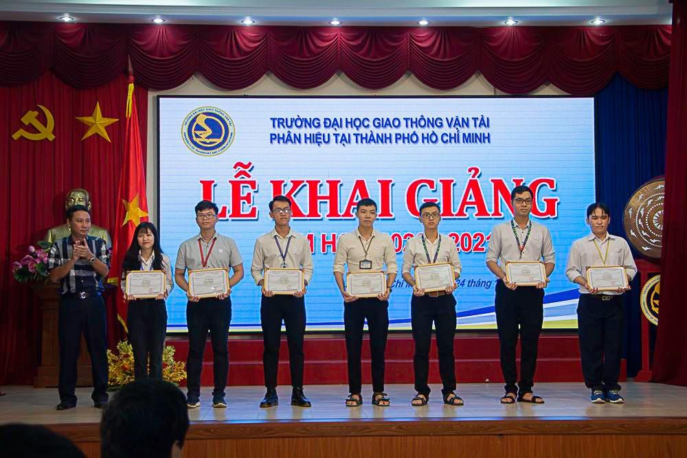 Phân hiệu Trường ĐH GTVT tại TP.HCM khai giảng năm học mới - Ảnh minh hoạ 3