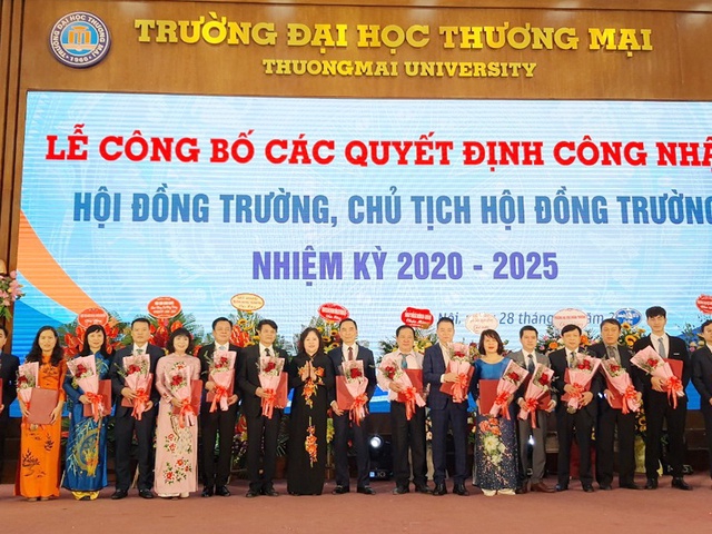 Công bố quyết định công nhận Hội đồng trường Trường ĐH Thương mại