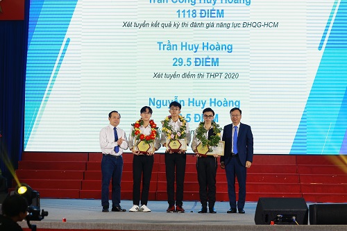 TP.HCM: Hơn 5.000 tân sinh viên Bách khoa hân hoan bước vào năm học mới - Ảnh minh hoạ 3