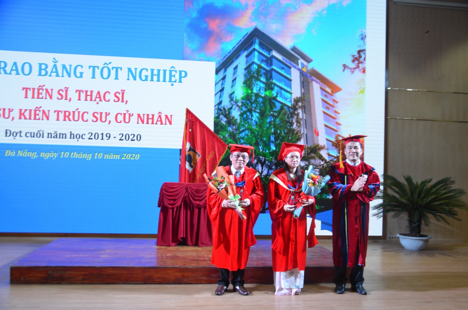 Trường ĐH Bách khoa Đà Nẵng trao bằng tiến sĩ, thạc sĩ và cử nhân