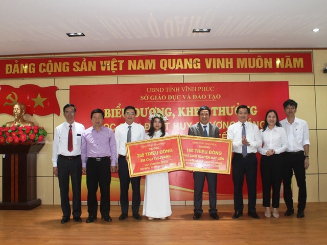 Vĩnh Phúc: Trao thưởng 200 triệu đồng học sinh giành huy chương Olympic Toán quốc tế