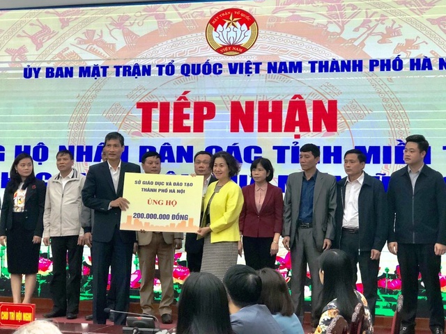 Ngành GD&ĐT Hà Nội quyên góp ủng hộ đồng bào miền Trung