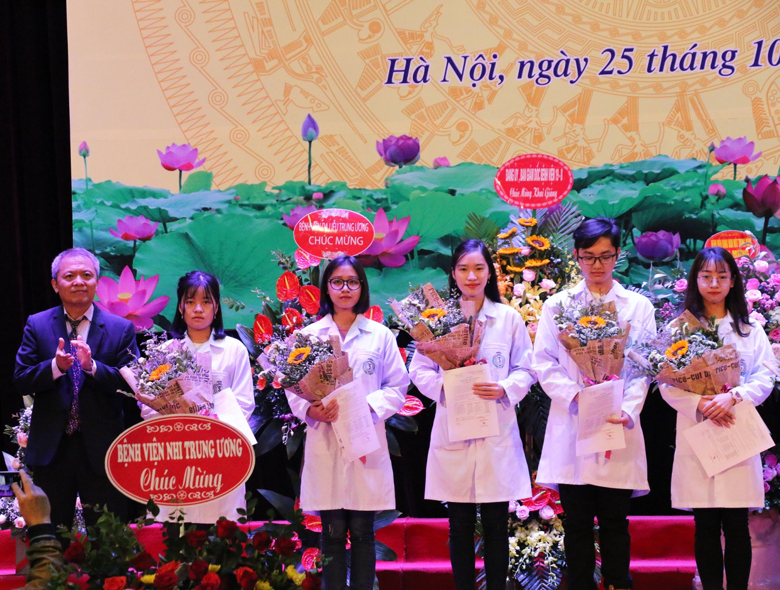 Khoa Y Dược Đại học Quốc gia Hà Nội khai giảng năm học 2020 – 2021 - Ảnh minh hoạ 3