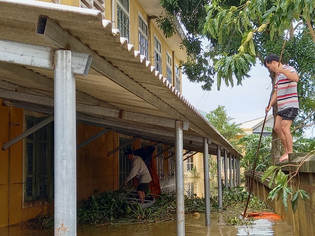 Quảng Trị: Gần 5.000 học sinh phải nghỉ học do mưa lũ - Ảnh minh hoạ 4