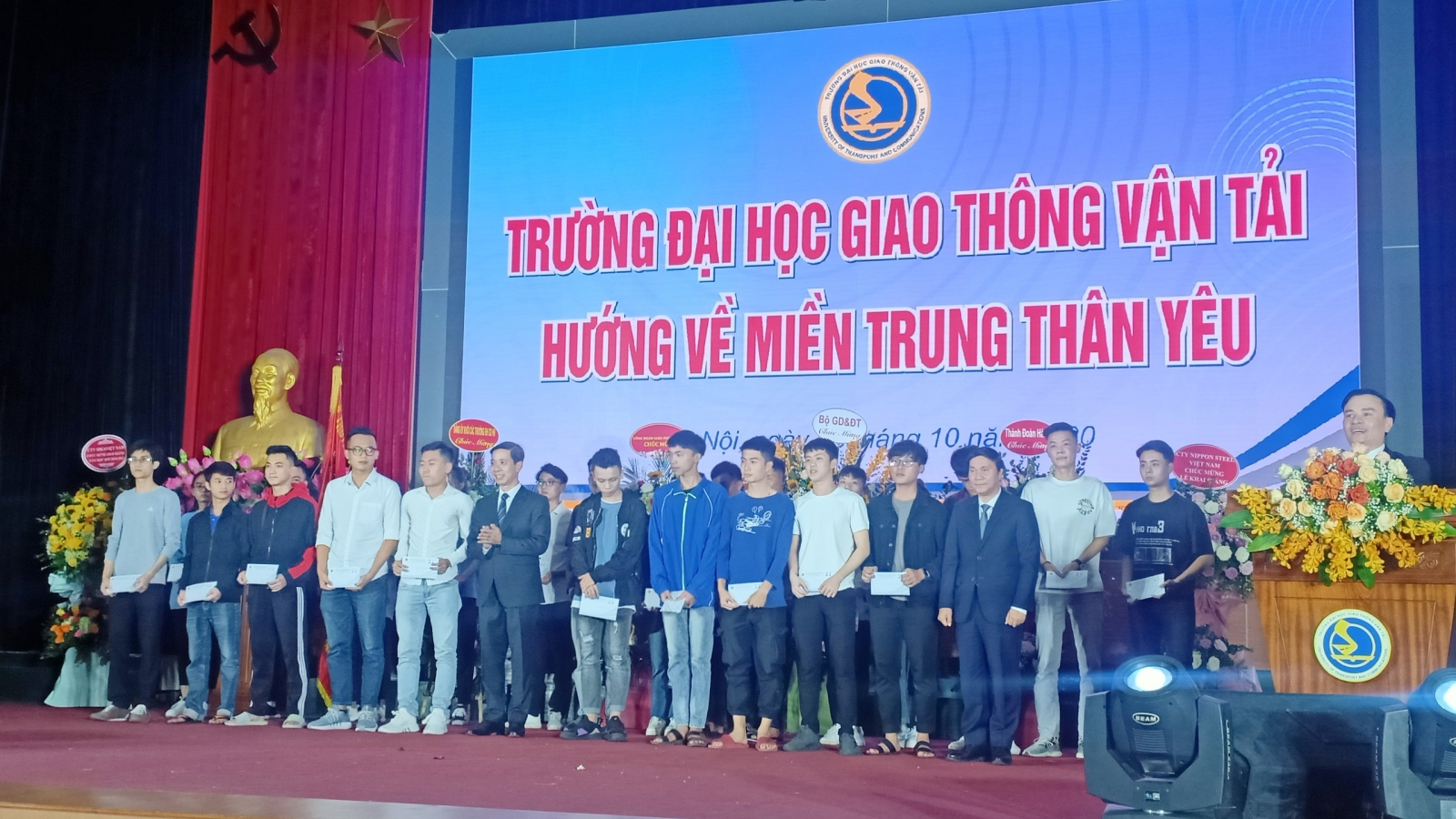 Hoạt động ý nghĩa trong Lễ khai giảng tại Trường Đại học Giao thông vận tải - Ảnh minh hoạ 5