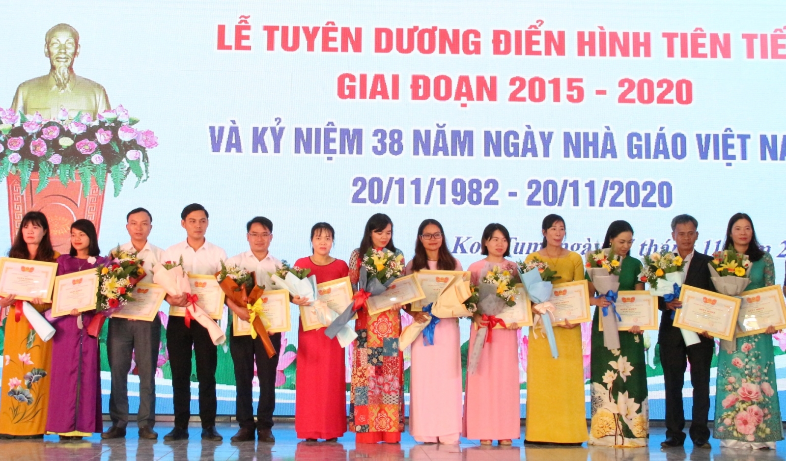 Kon Tum: Tuyên dương, tặng bằng khen nhà giáo tiêu biểu - Ảnh minh hoạ 4